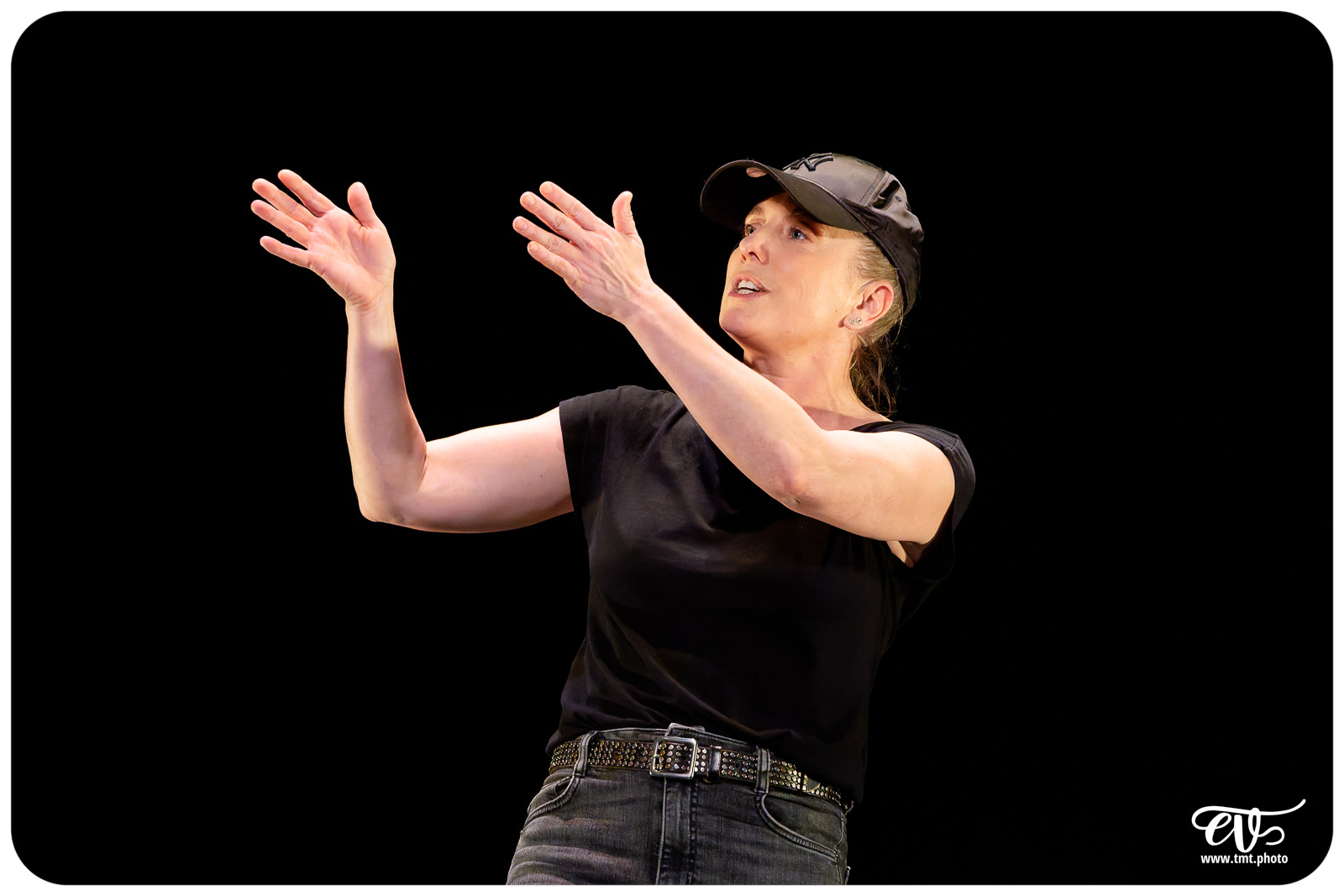 LES CHATOUILLES OU LA DANSE DE LA COLÈRE (ANDRÉA BESCOND)